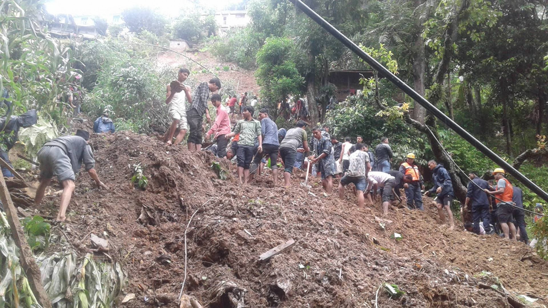 जाजरकोट पहिरोमा पुरिएका ९ मध्ये ७ जनाको शव निकालियो, उद्यार कार्य जारी