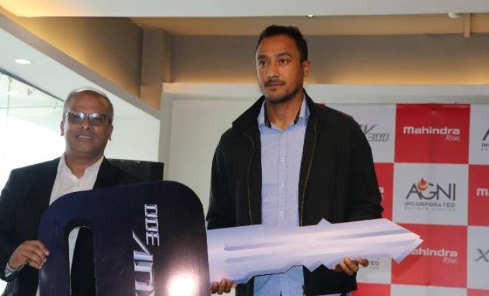 नेपाल टेलिकम र महिन्द्रा मोटरको ब्राण्ड एम्बेस्डरमा पारस खड्का