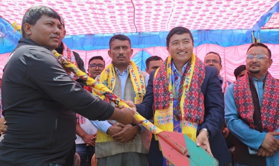 चन्द्र र जीवन पहिलो