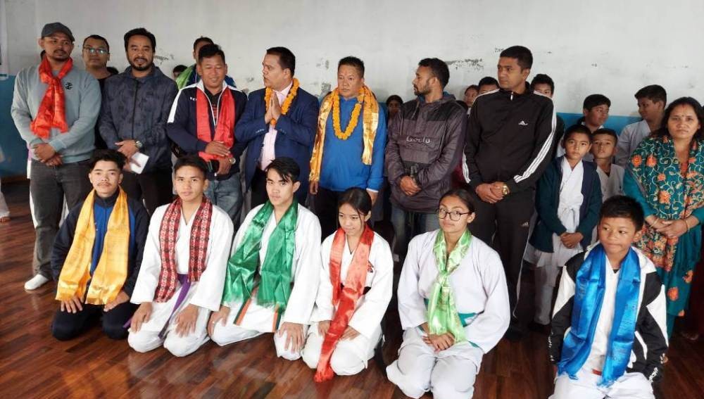 कराते टोली भारत प्रस्थान