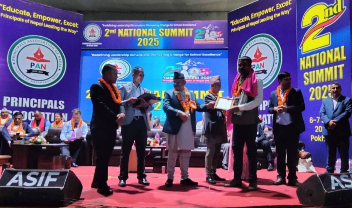महोत्तरी गाउँपालिका अध्यक्ष पाण्डेय उत्कृष्ट पालिका पुरस्कारबाट सम्मानित