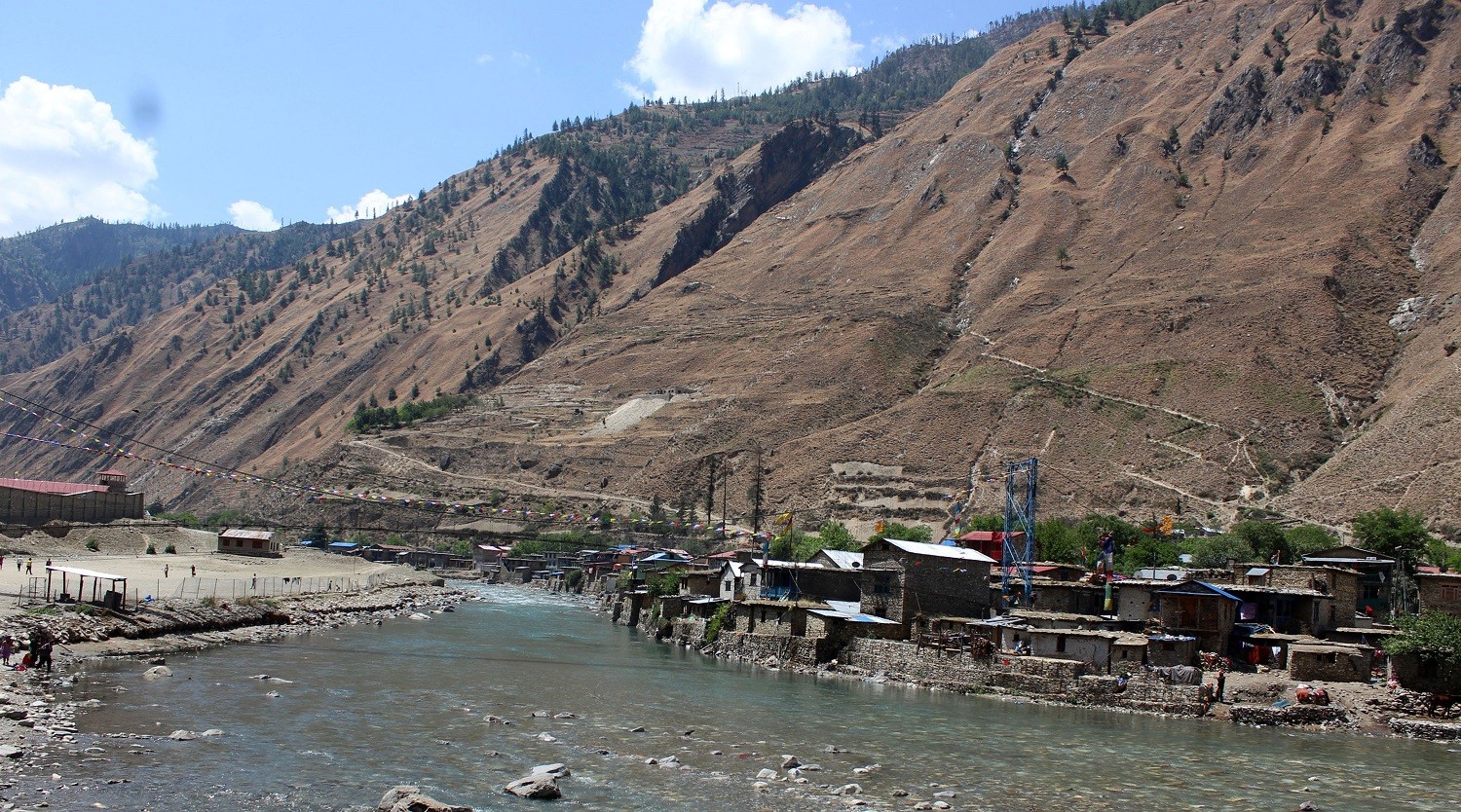 वर्षौंदेखि भेरीको दूषित पानी पिउन बाध्य छन्, नाम्रावासी