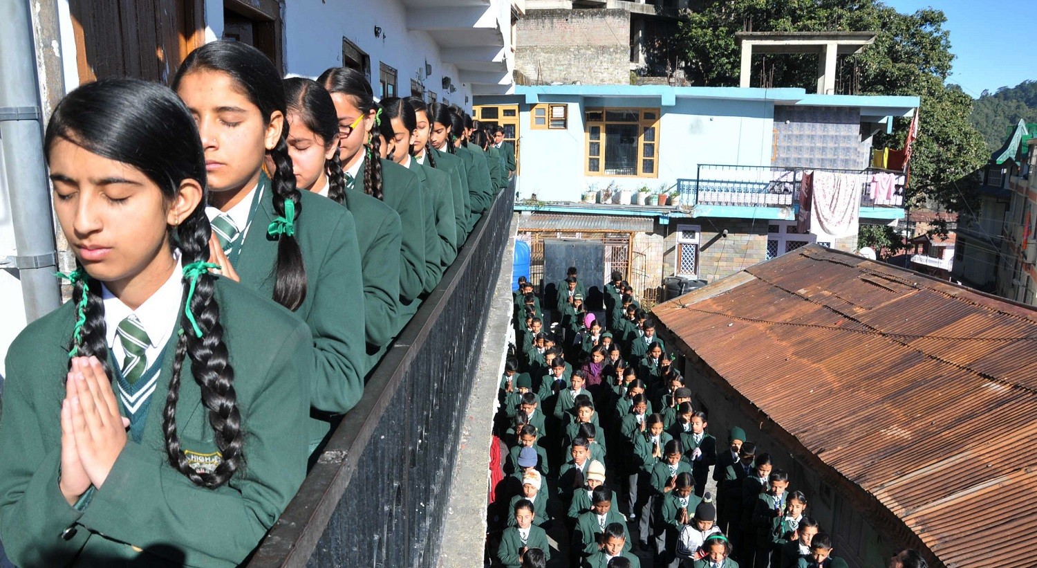 पाकिस्तानका एकैरातमा १२ विद्यालयमा आक्रमण