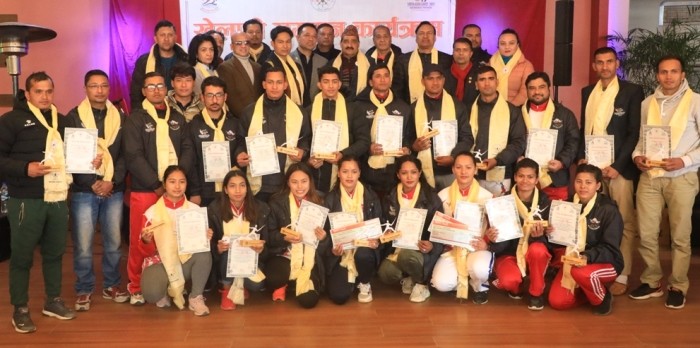 फेन्सिङ संघद्वारा पदक विजेता सम्मानित