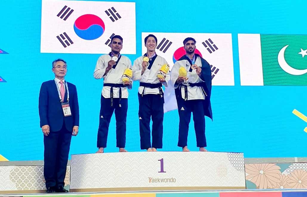 दक्षिण कोरियामा कमललाई रजत