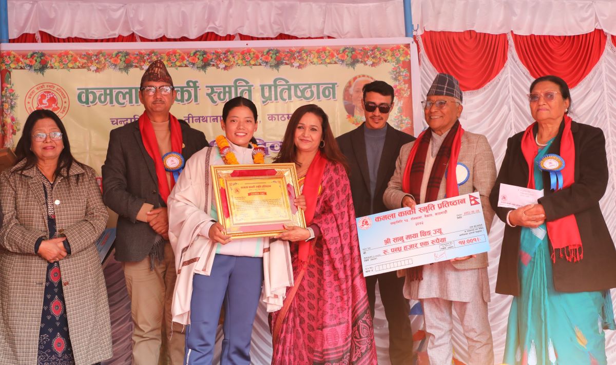 करातेकी सानुमाया सम्मानित