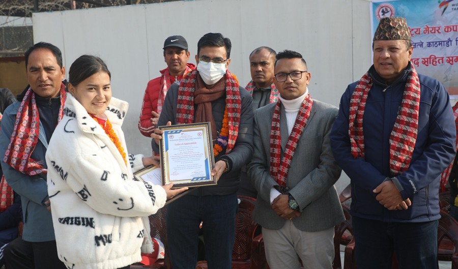 मेयर कपका स्वर्ण विजेतालाई खड्काको व्यक्तिगत पुरस्कार