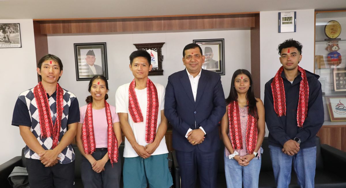 क्लाइम्बिङ टोली दक्षिण कोरिया प्रस्थान