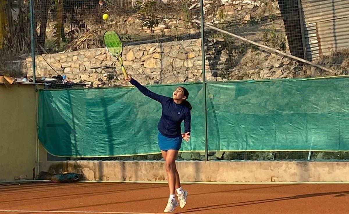 सारा यु–१४ गर्ल्स सिंगल्स च्याम्पियन